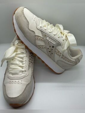 Reebok Ivory/Leopard Print Sneakers Womens Size 8 w/rhinestones satin laces